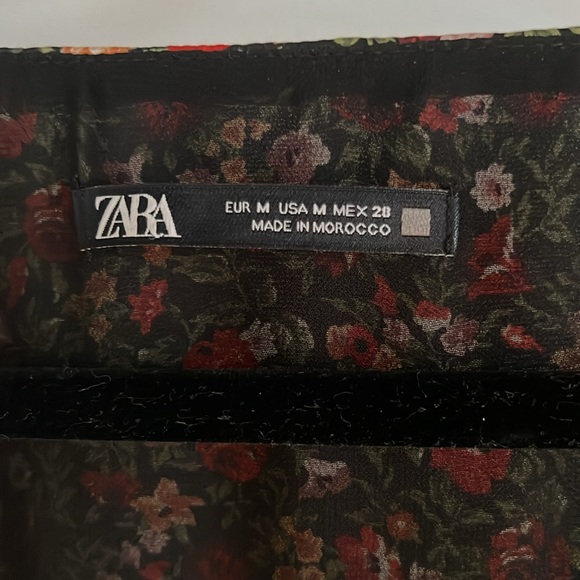 Black Floral Print Zara Dress. - Picture 4 of 8
